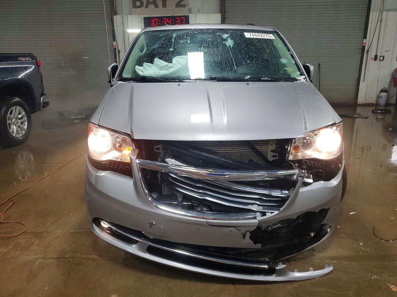 2016 CHRYSLER Town & Country
