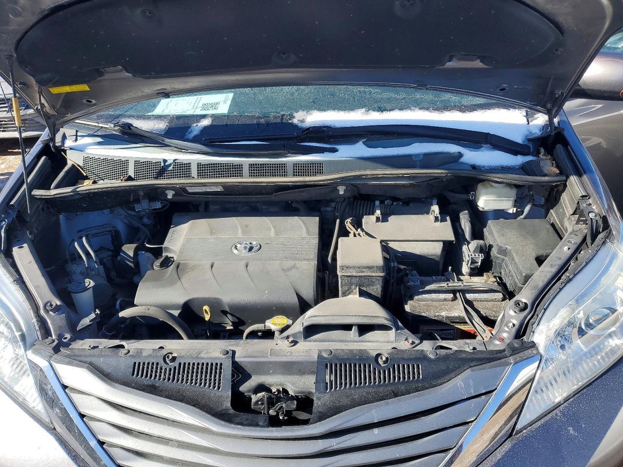 2014 TOYOTA SIENNA