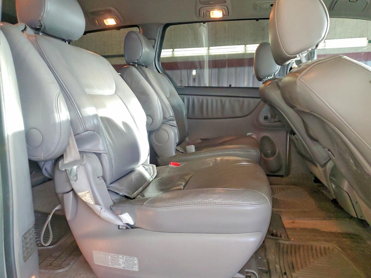 2005 TOYOTA SIENNA