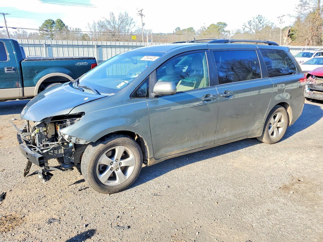 2014 TOYOTA SIENNA