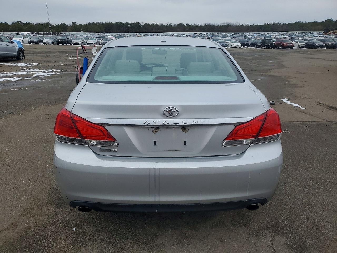 2011 TOYOTA Avalon