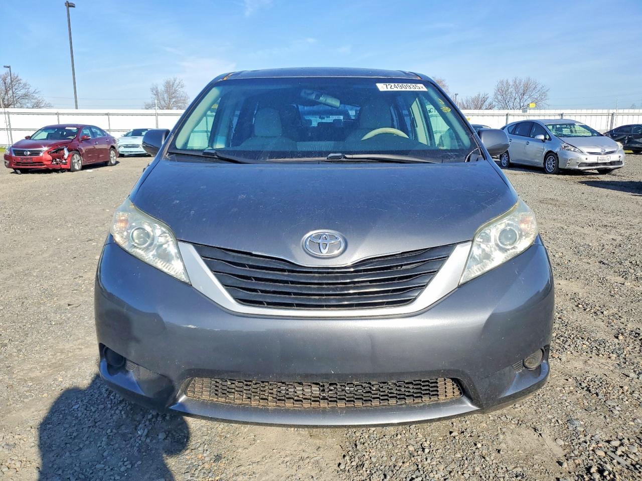 2011 TOYOTA SIENNA