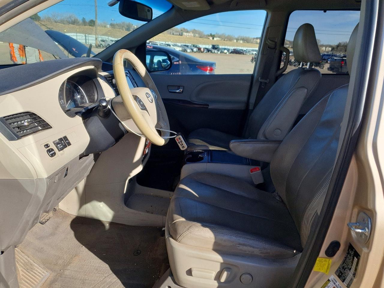 2013 TOYOTA SIENNA