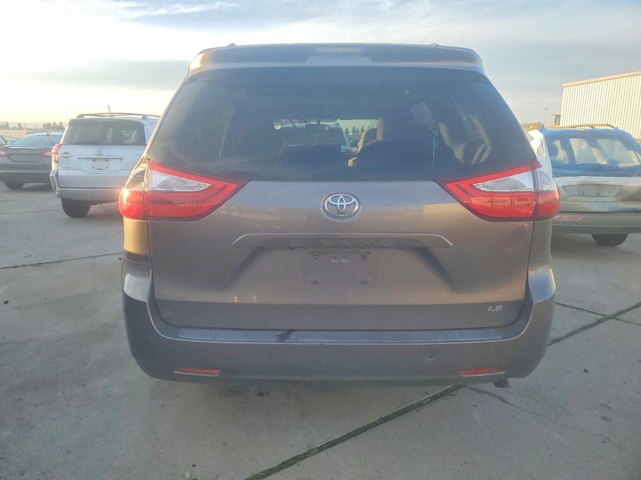 2015 TOYOTA SIENNA