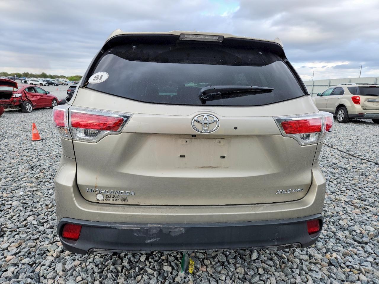 2016 TOYOTA HIGHLANDER