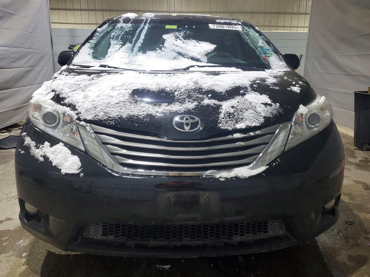 2014 TOYOTA SIENNA