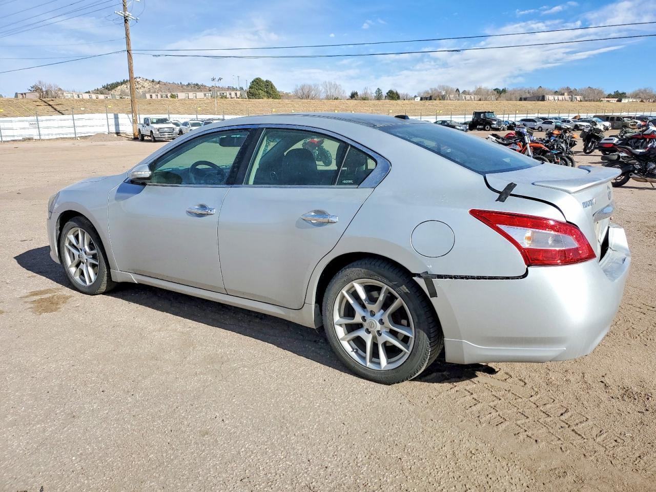 2011 NISSAN Maxima