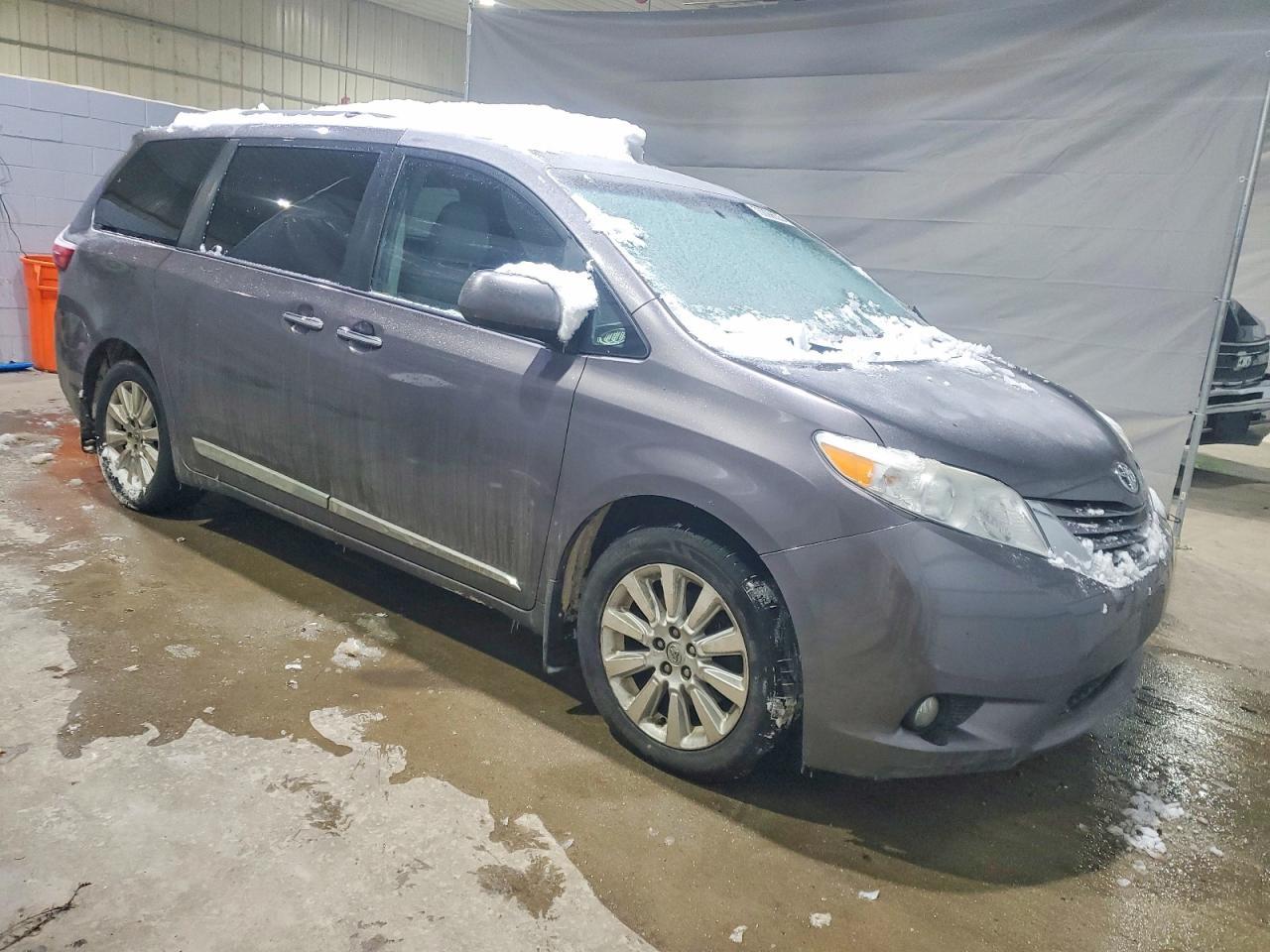 2015 TOYOTA SIENNA