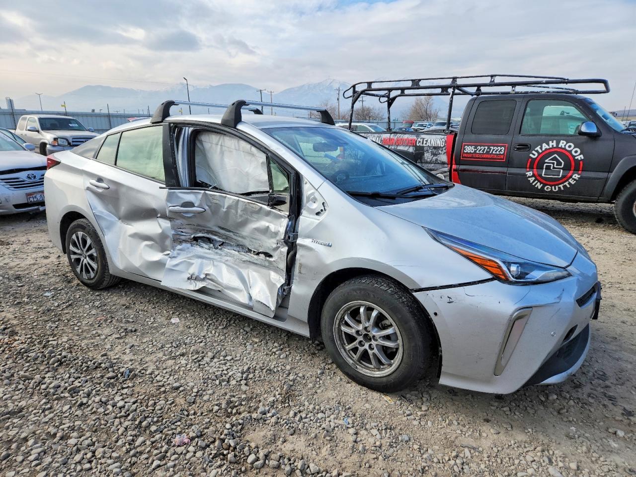 2019 TOYOTA PRIUS