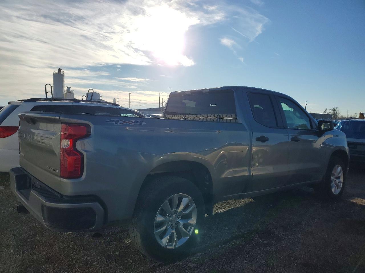 2023 CHEVROLET Silverado