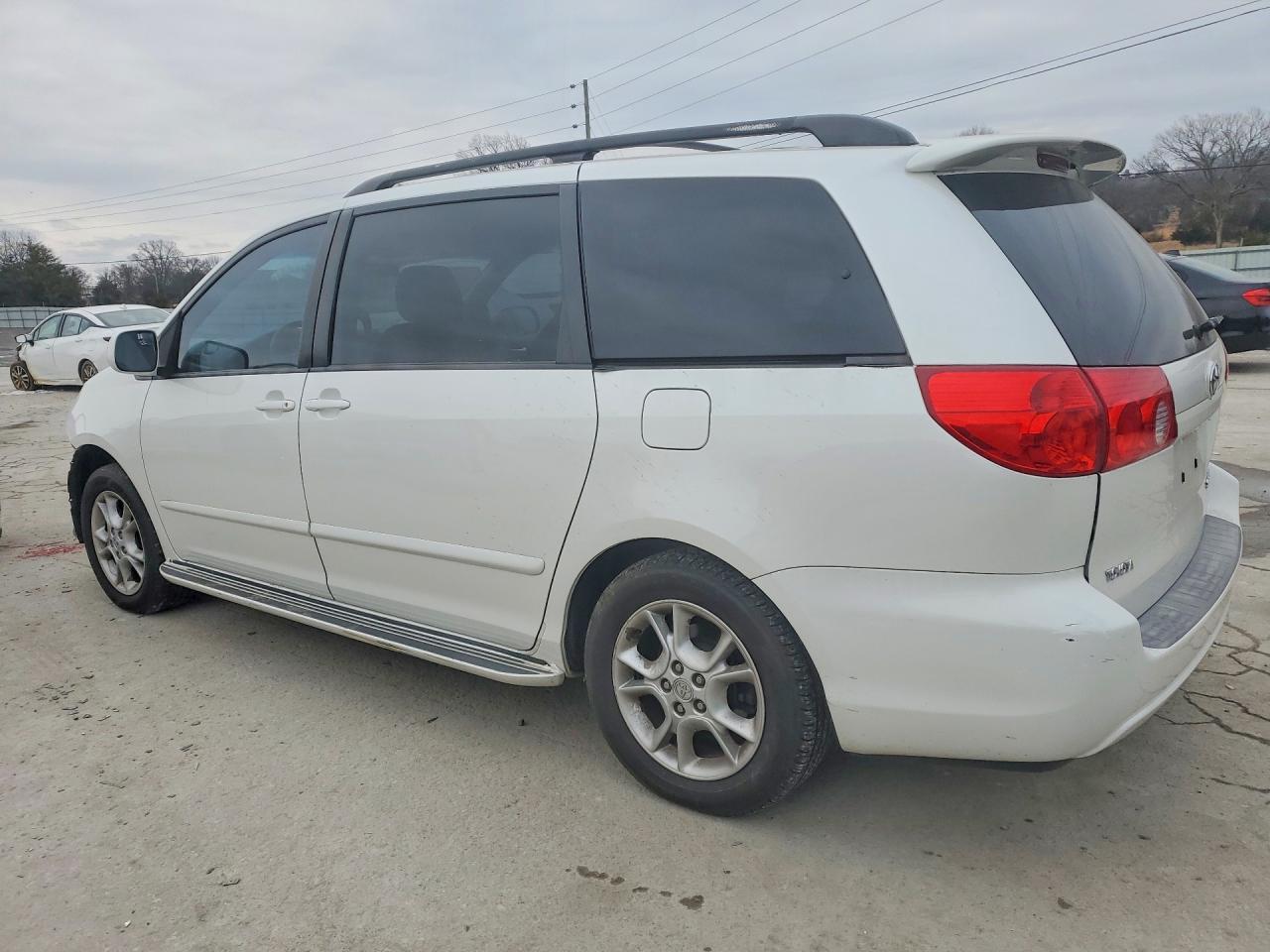 2006 TOYOTA SIENNA