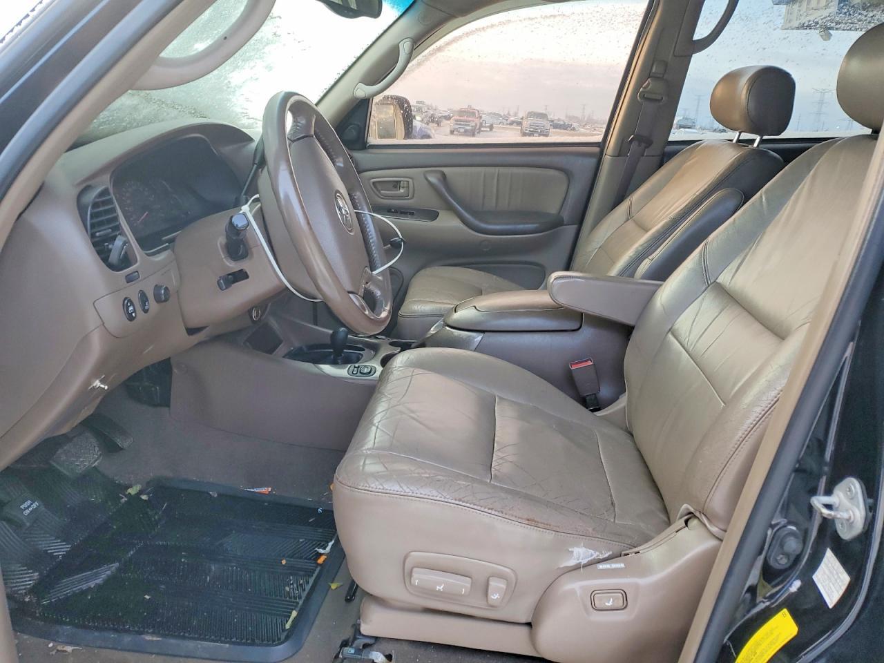 2004 TOYOTA Sequoia