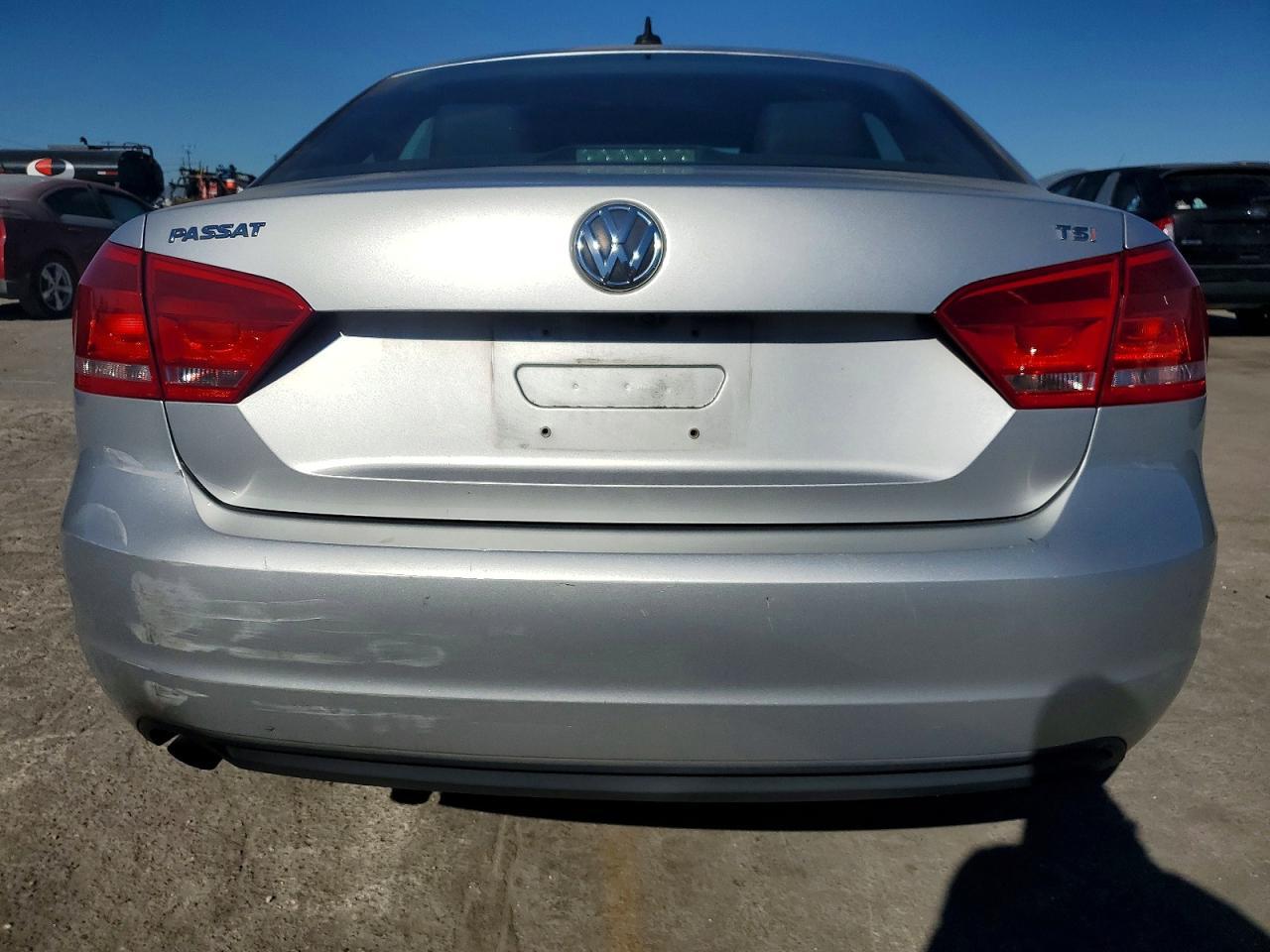 2015 VOLKSWAGEN Passat