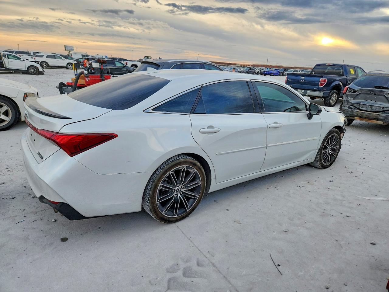 2019 TOYOTA Avalon
