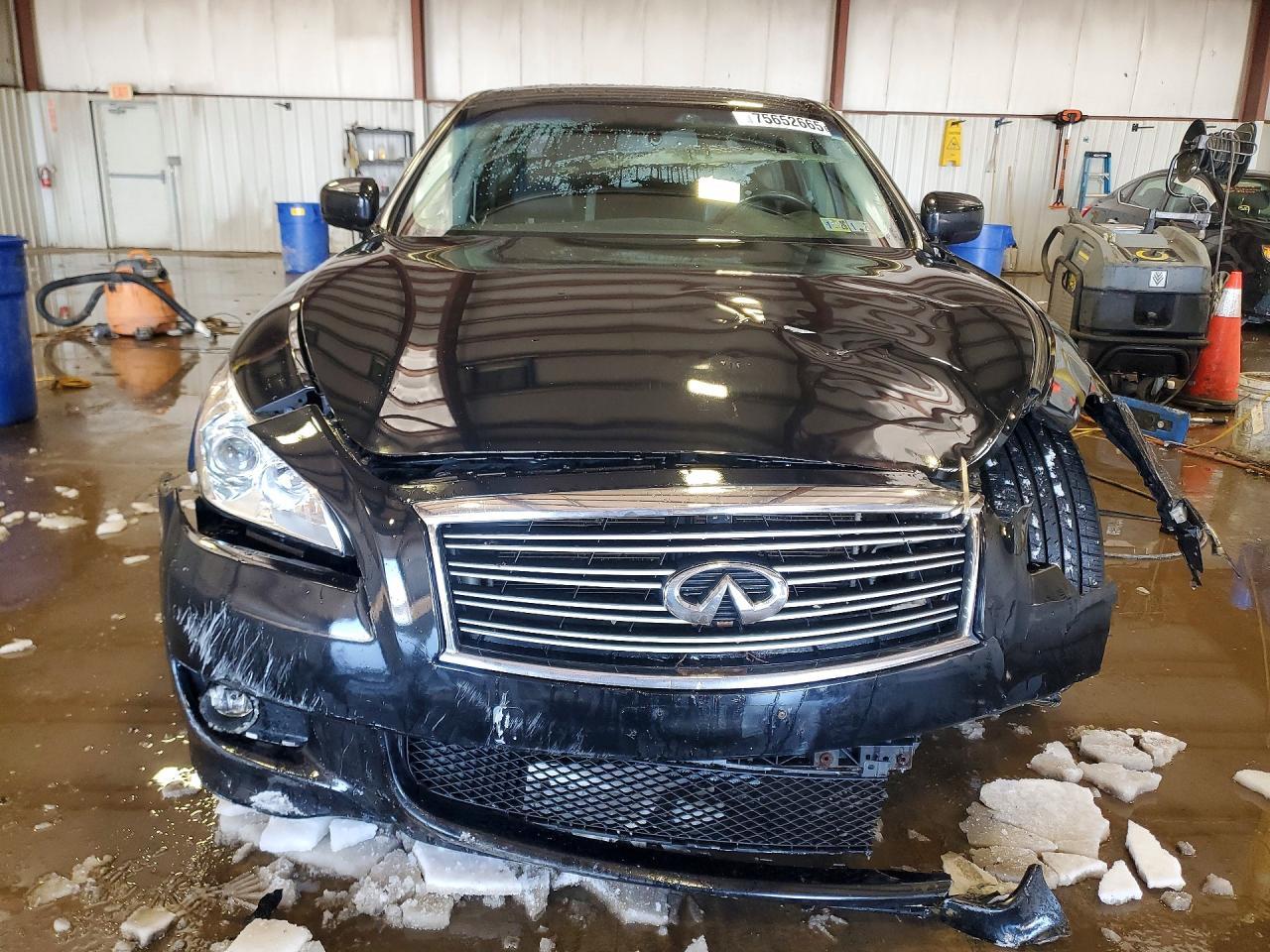 2011 INFINITI M37