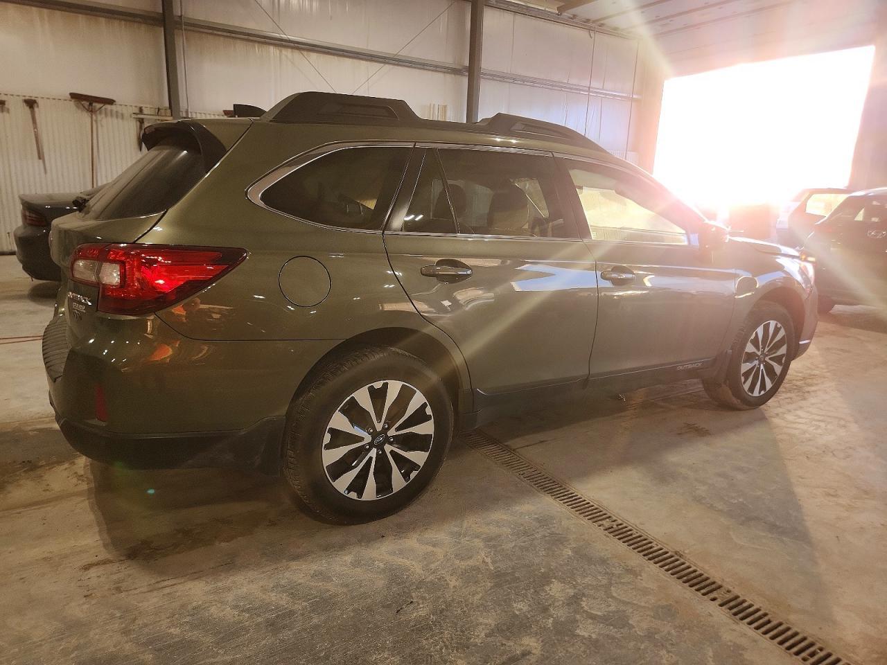 2017 SUBARU Outback