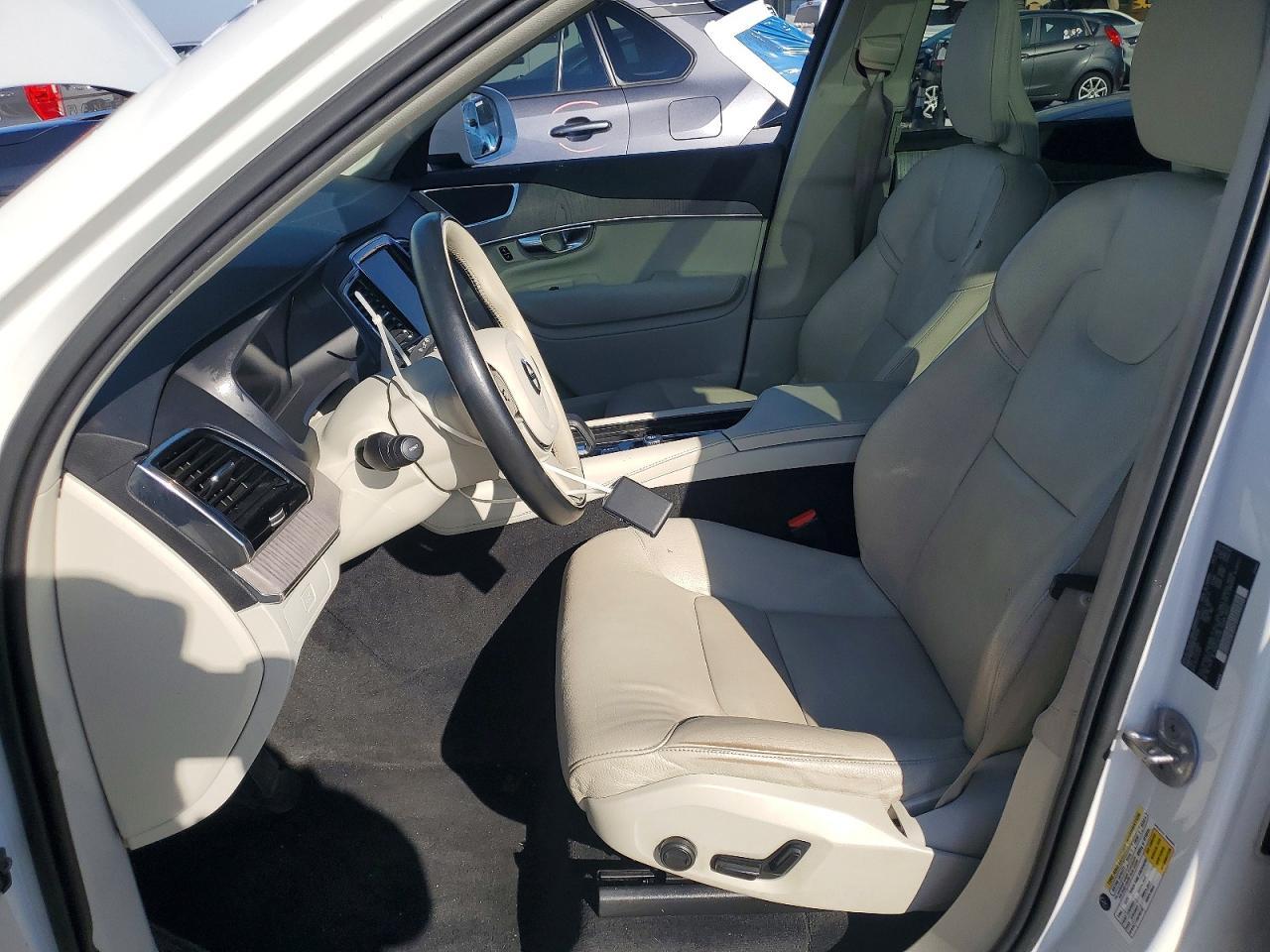 2023 VOLVO XC90