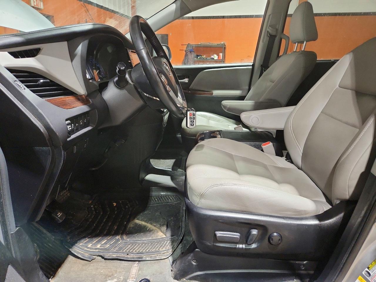 2018 TOYOTA SIENNA