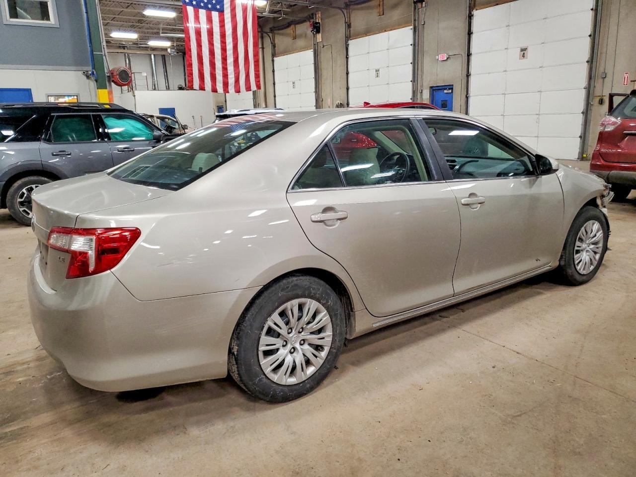 2014 TOYOTA CAMRY
