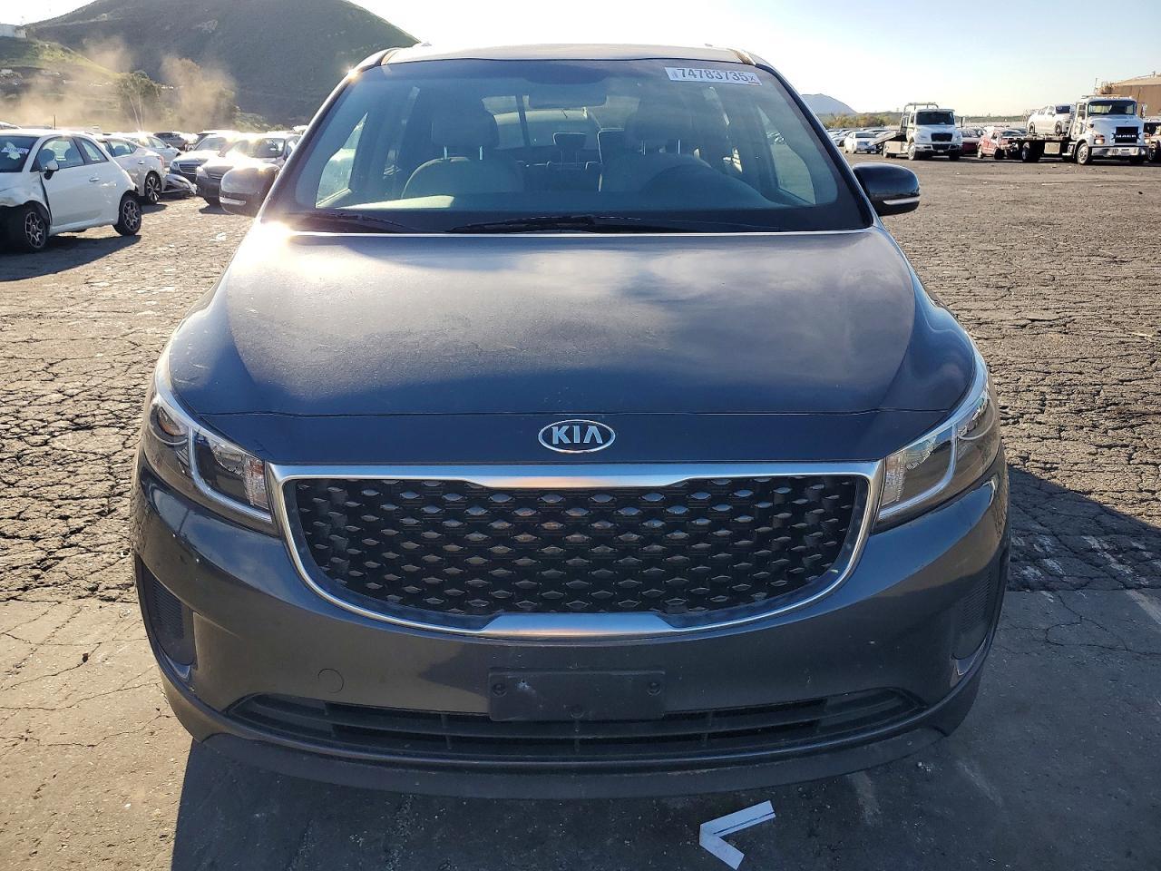 2016 KIA SEDONA