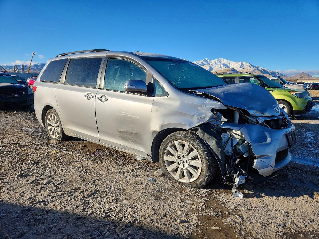 2016 TOYOTA SIENNA