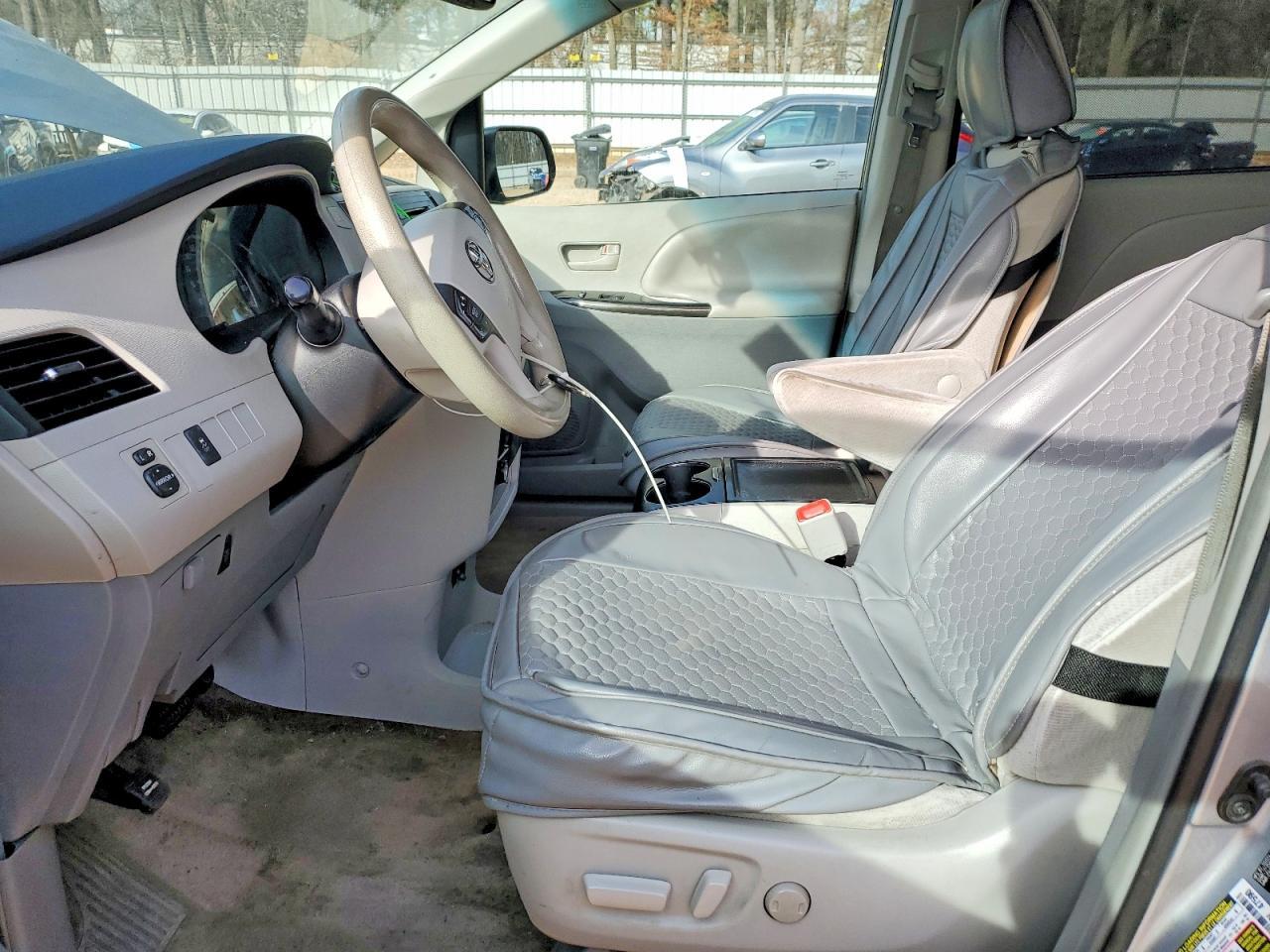 2013 TOYOTA SIENNA
