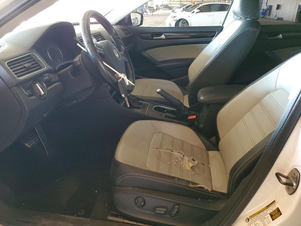 2014 VOLKSWAGEN Passat
