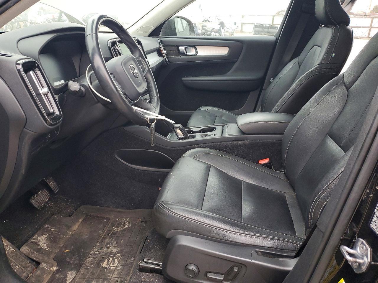 2019 VOLVO XC40