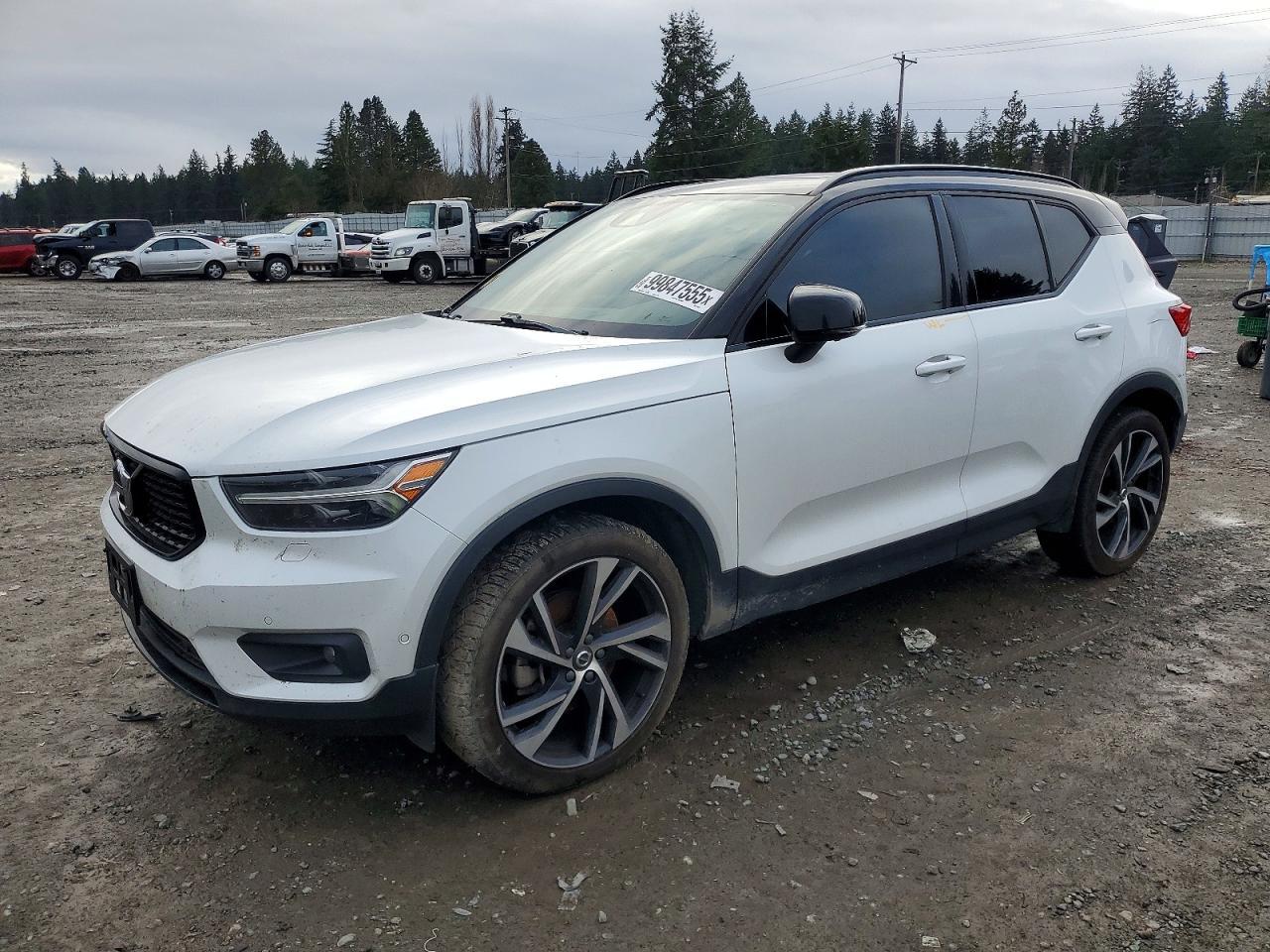 2021 VOLVO XC40