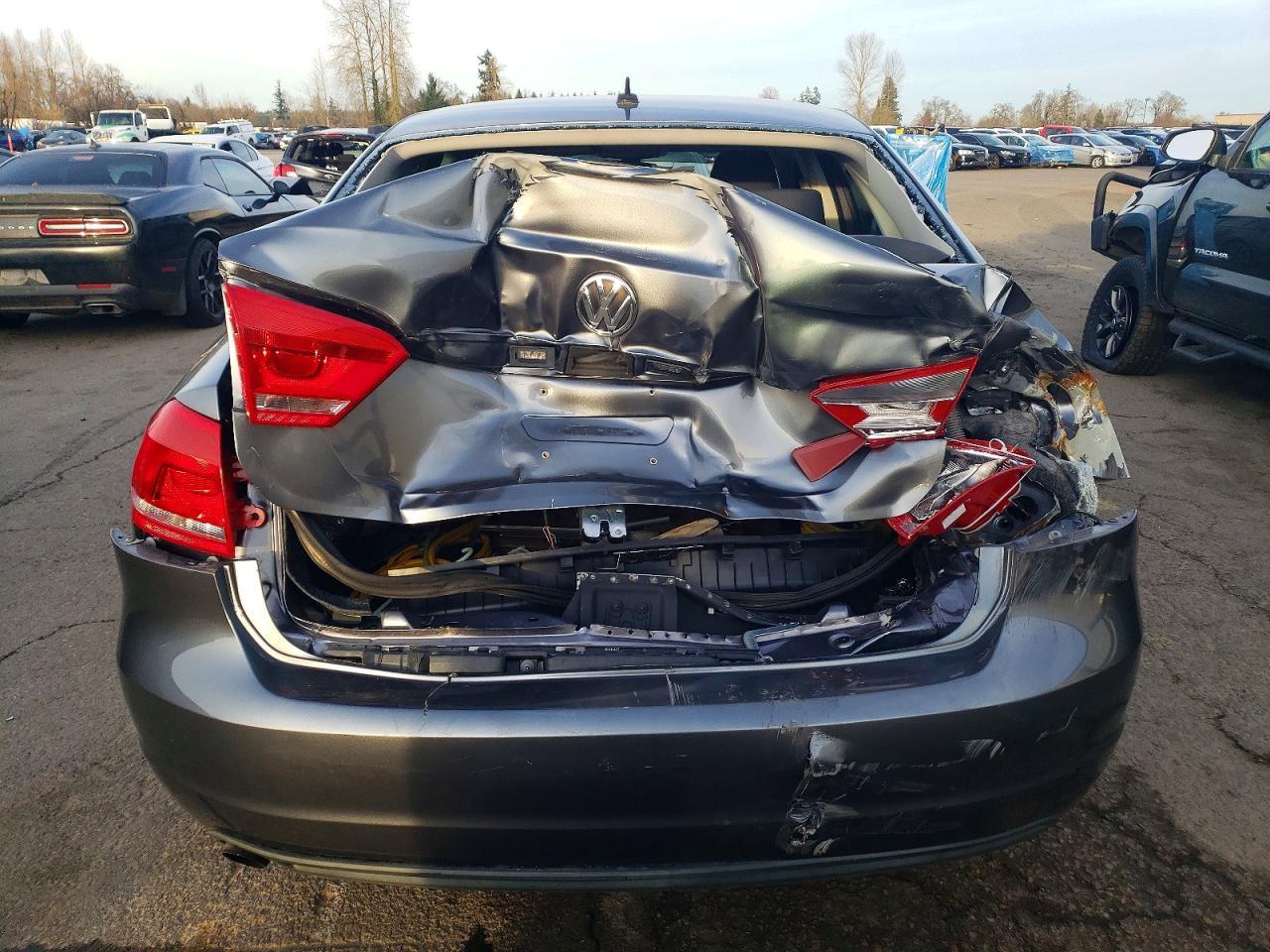 2015 VOLKSWAGEN Passat