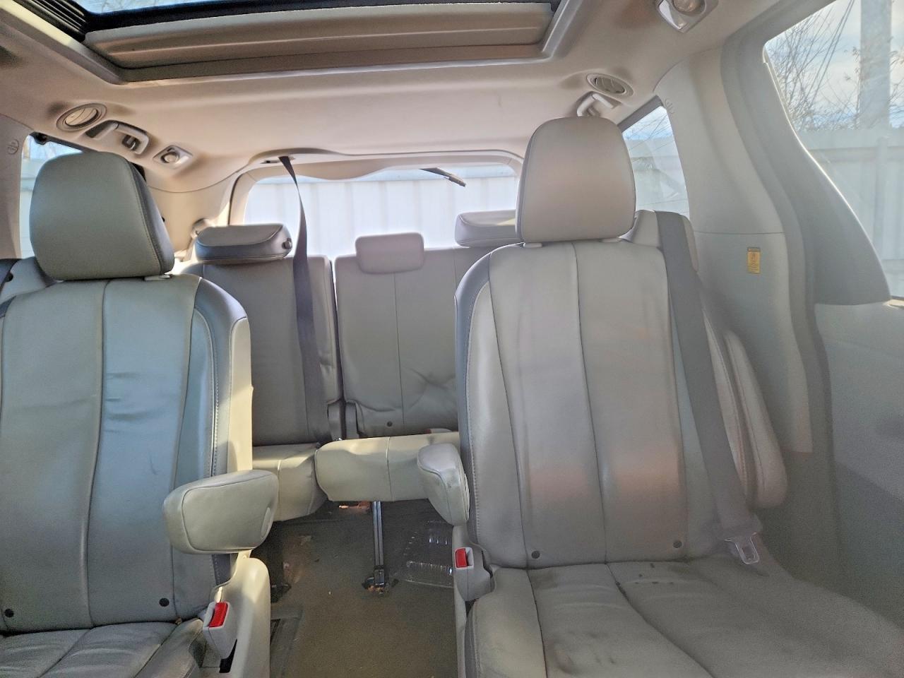 2013 TOYOTA SIENNA