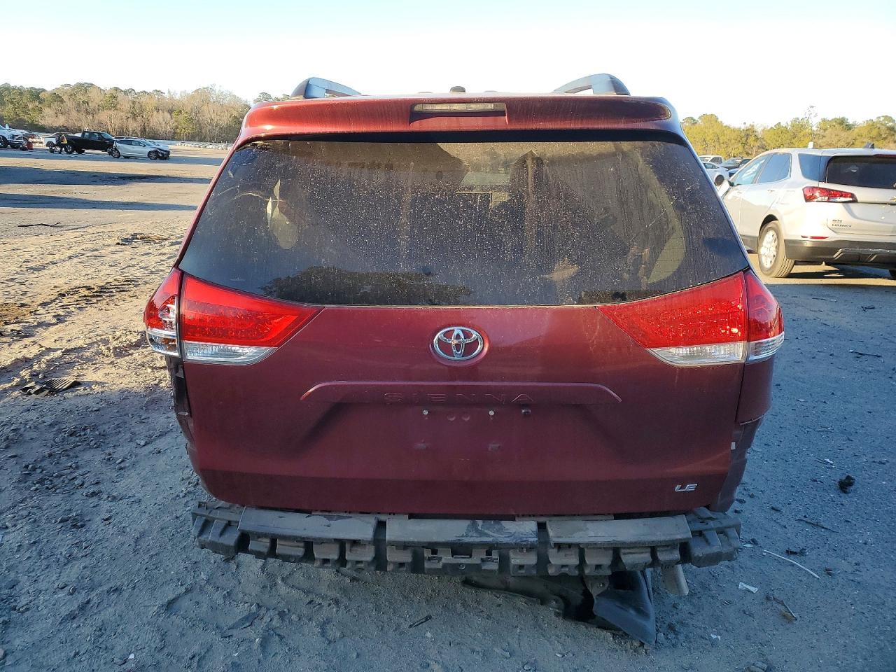 2013 TOYOTA SIENNA