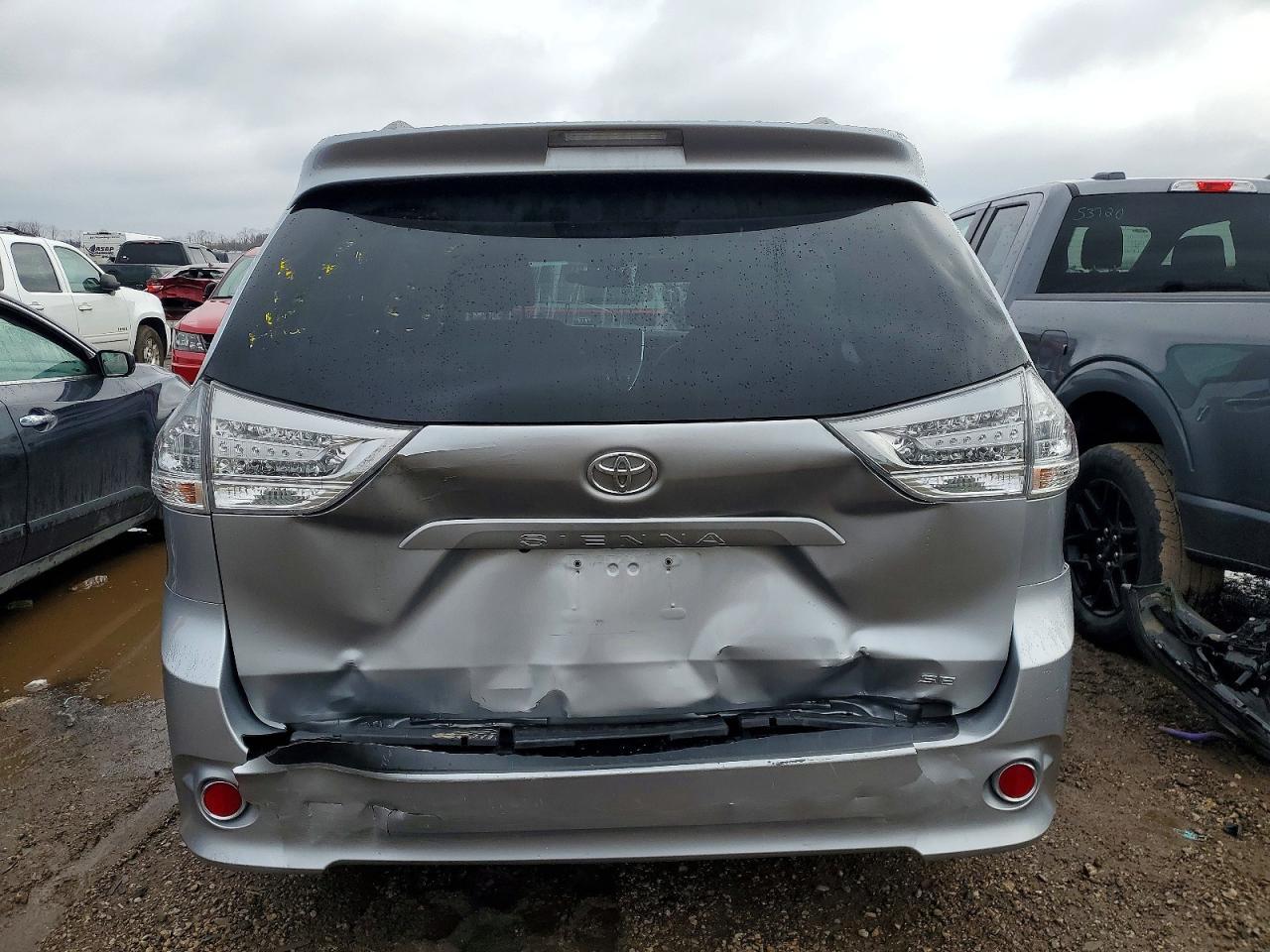 2016 TOYOTA SIENNA