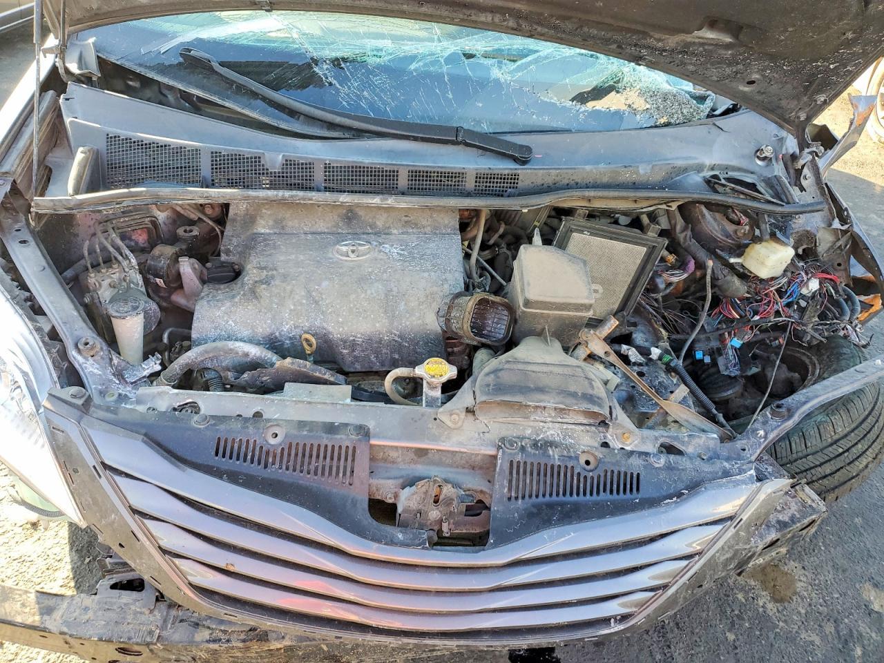 2016 TOYOTA SIENNA