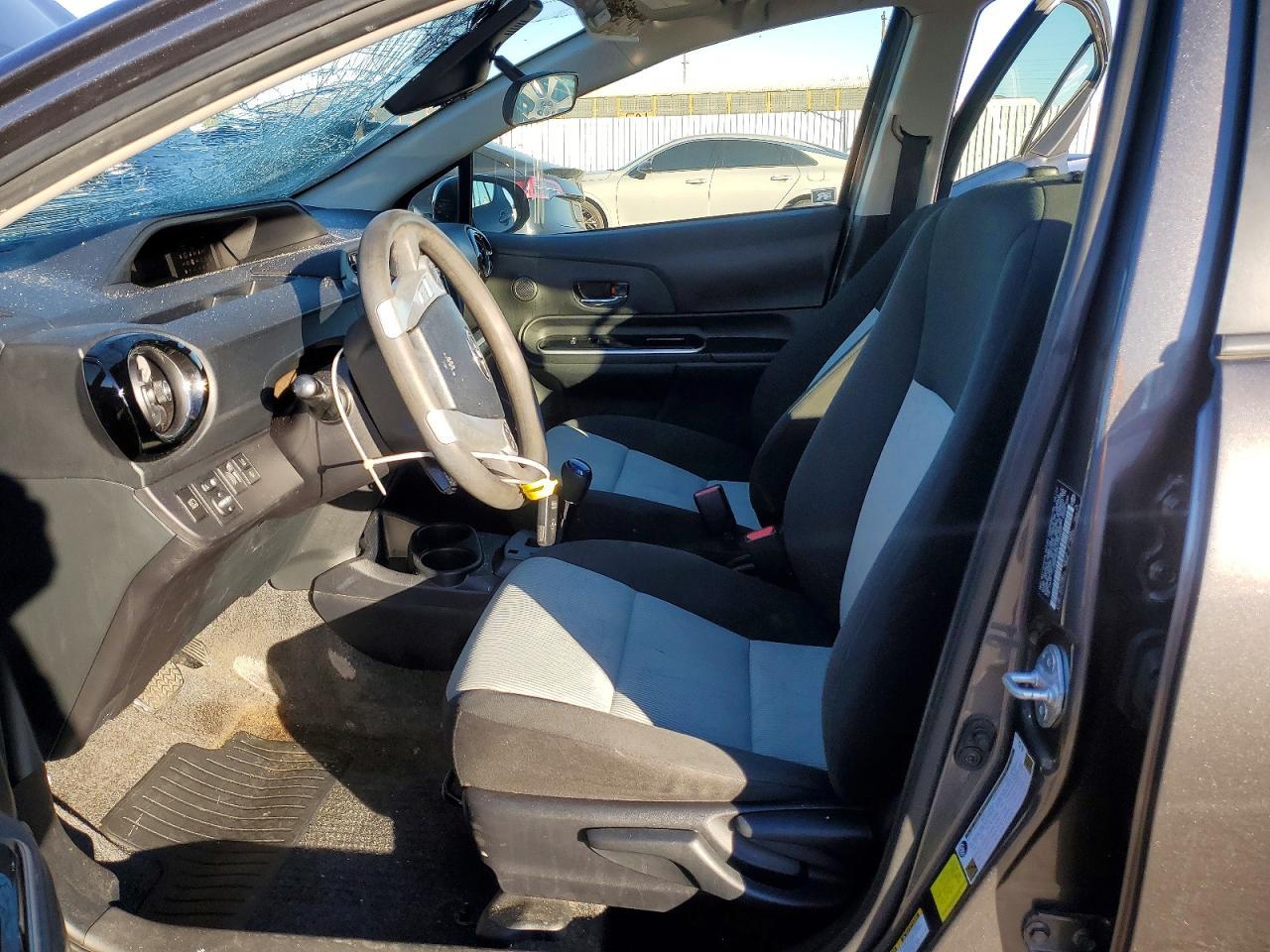 2017 TOYOTA Prius c