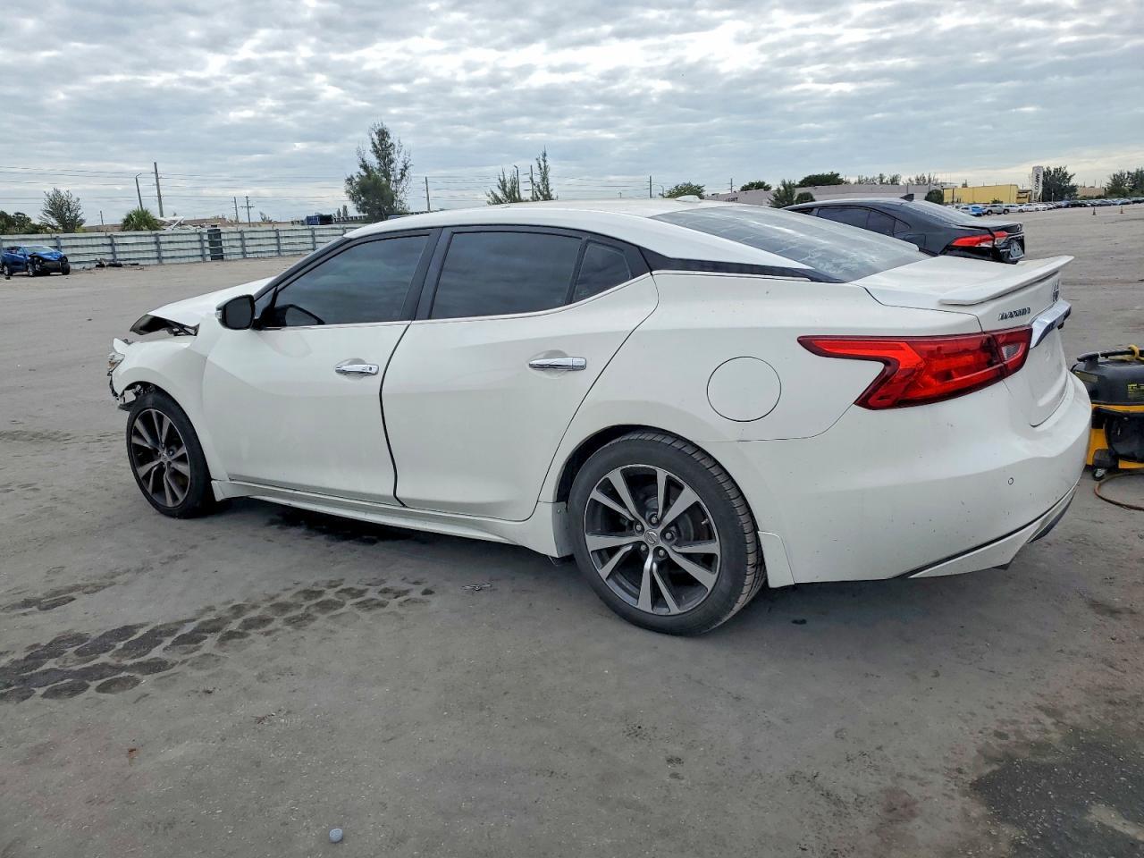 2016 NISSAN Maxima