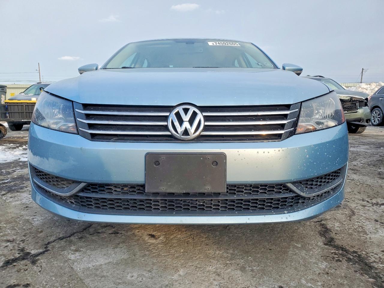2012 VOLKSWAGEN Passat