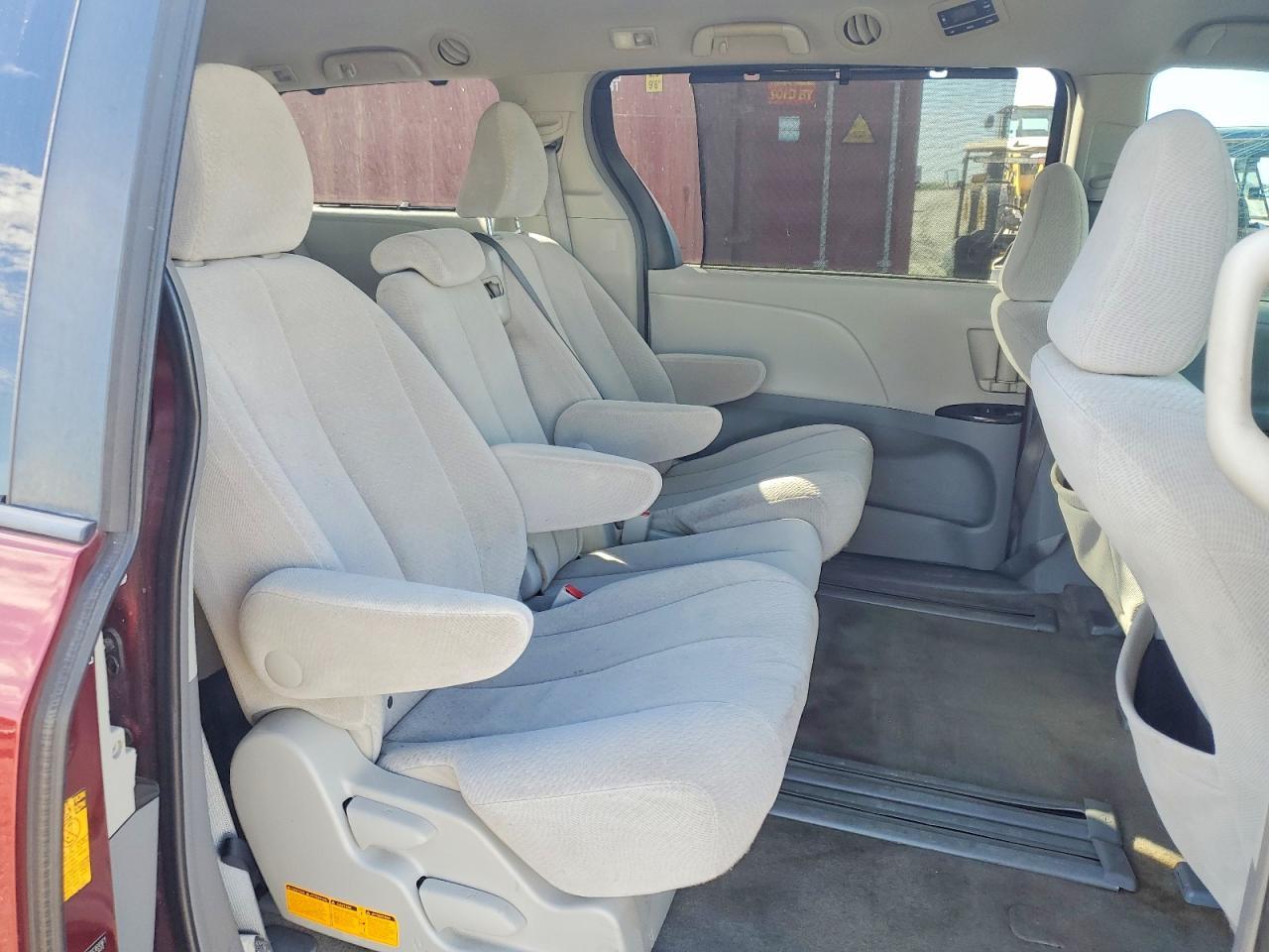 2013 TOYOTA SIENNA