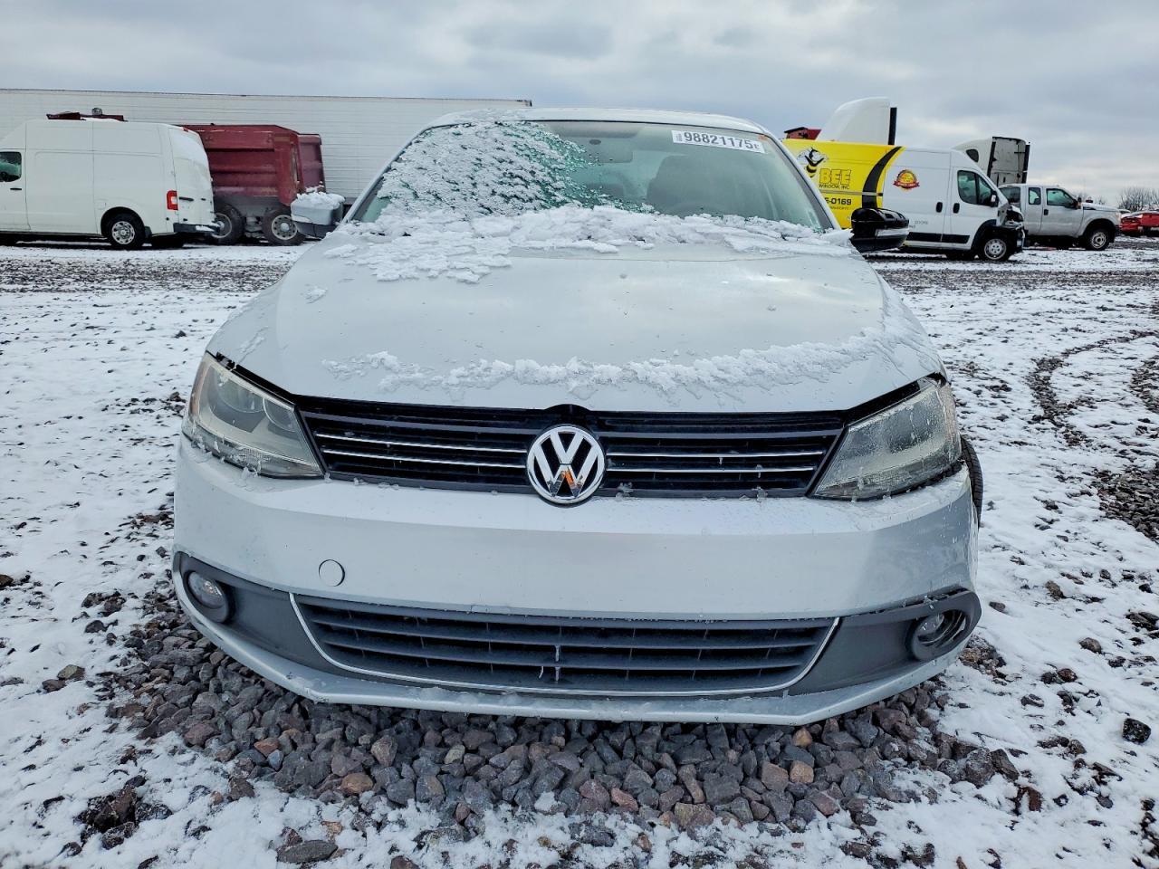 2011 VOLKSWAGEN JETTA