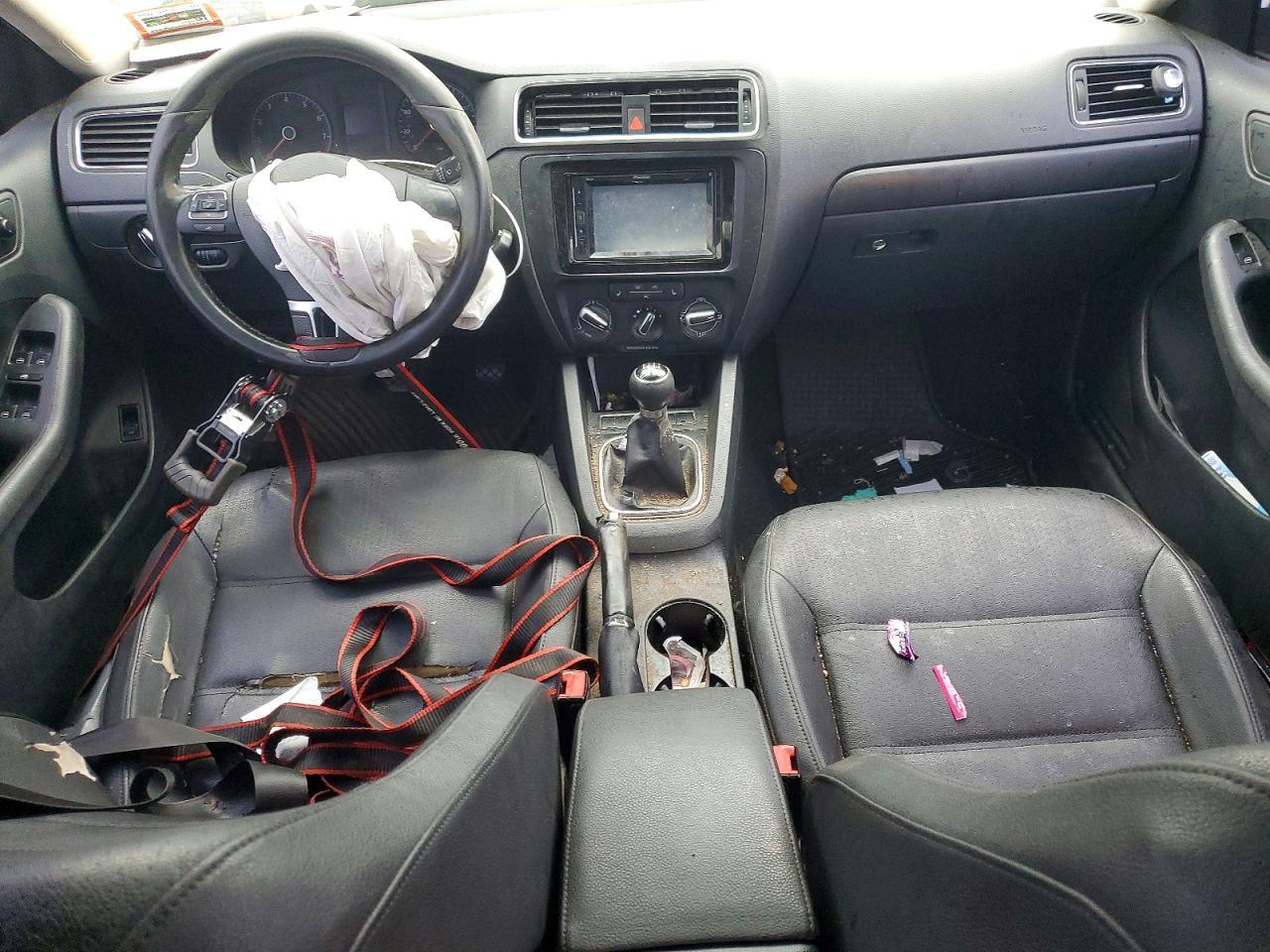 2011 VOLKSWAGEN JETTA