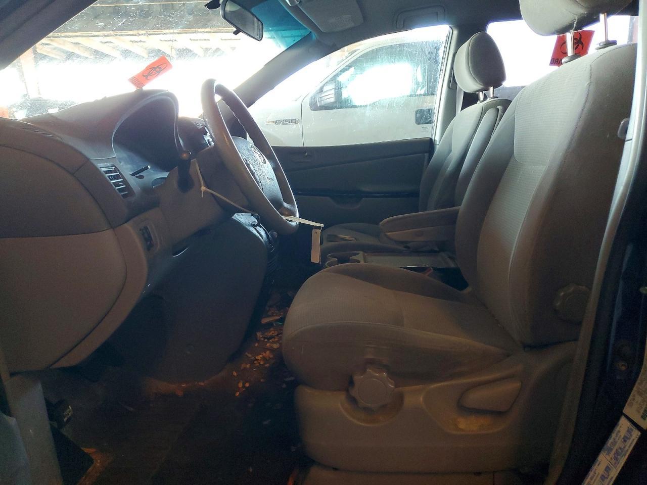 2004 TOYOTA SIENNA