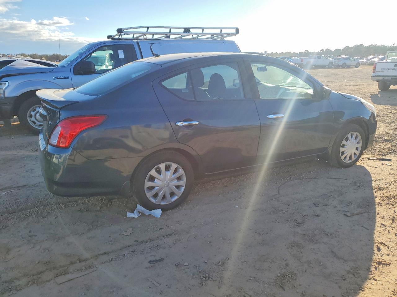 2016 NISSAN VERSA