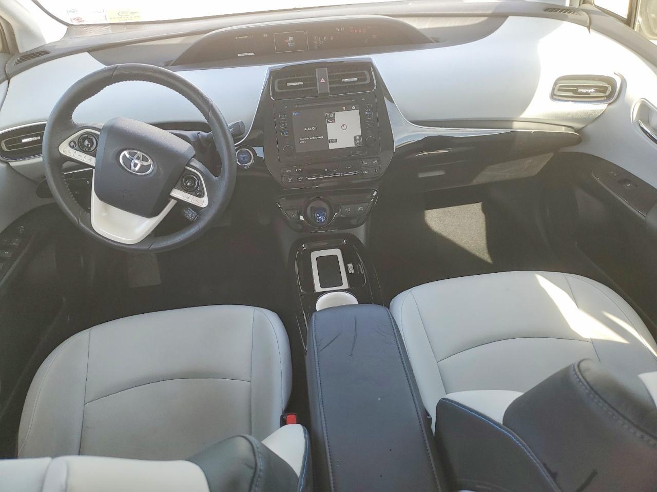 2016 TOYOTA PRIUS