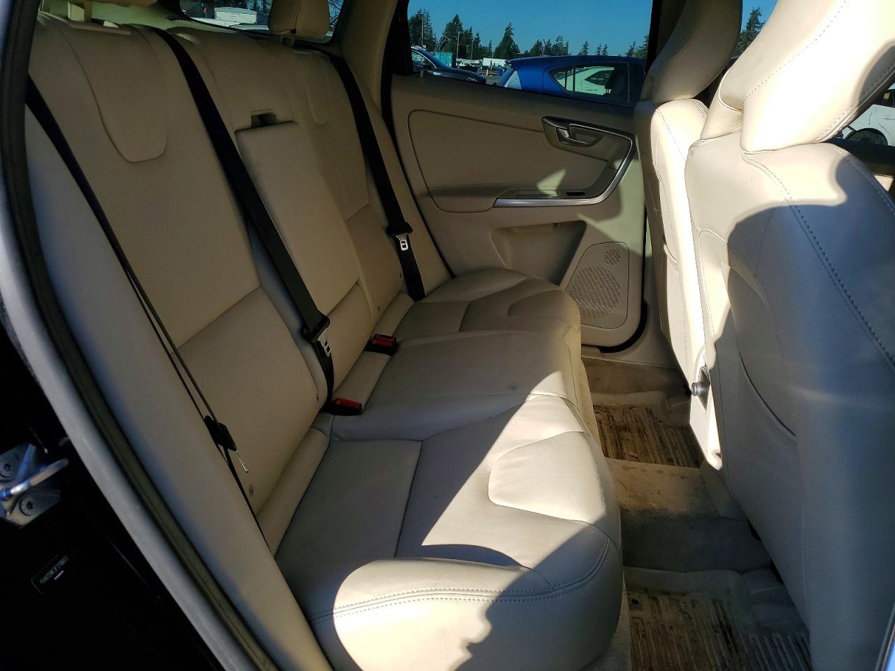 2015 VOLVO XC60