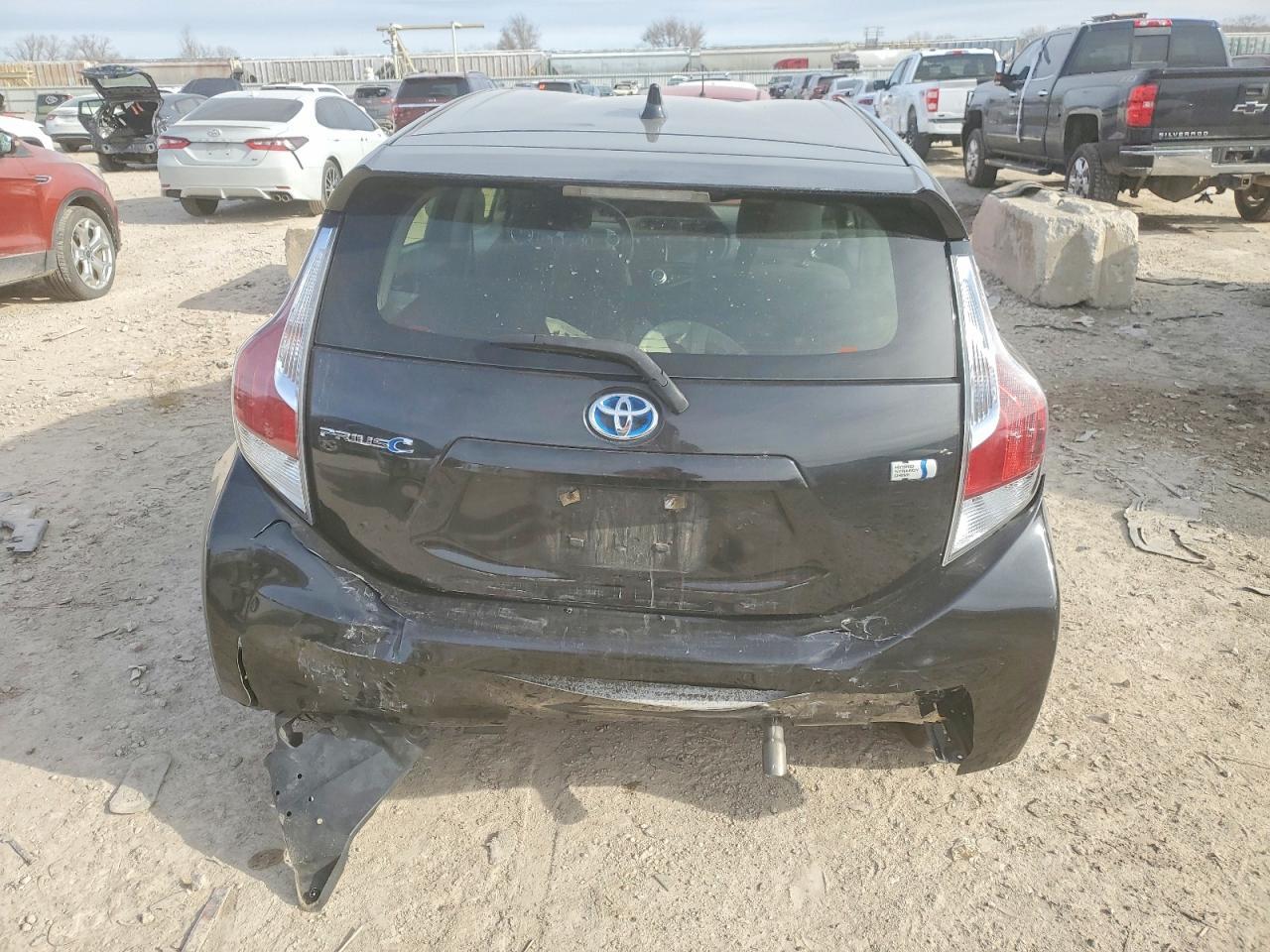 2016 TOYOTA Prius c