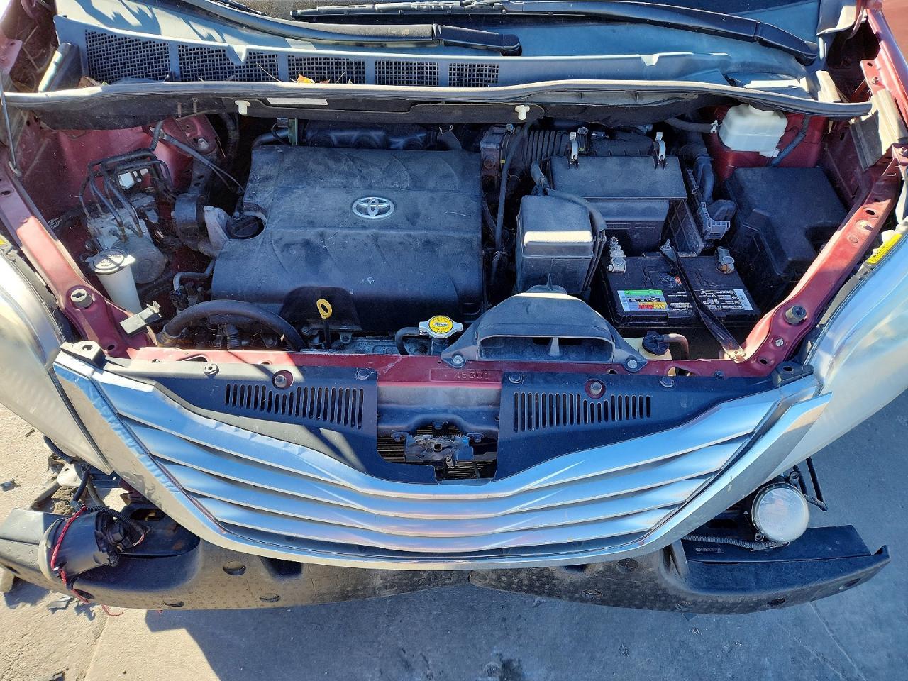 2011 TOYOTA SIENNA