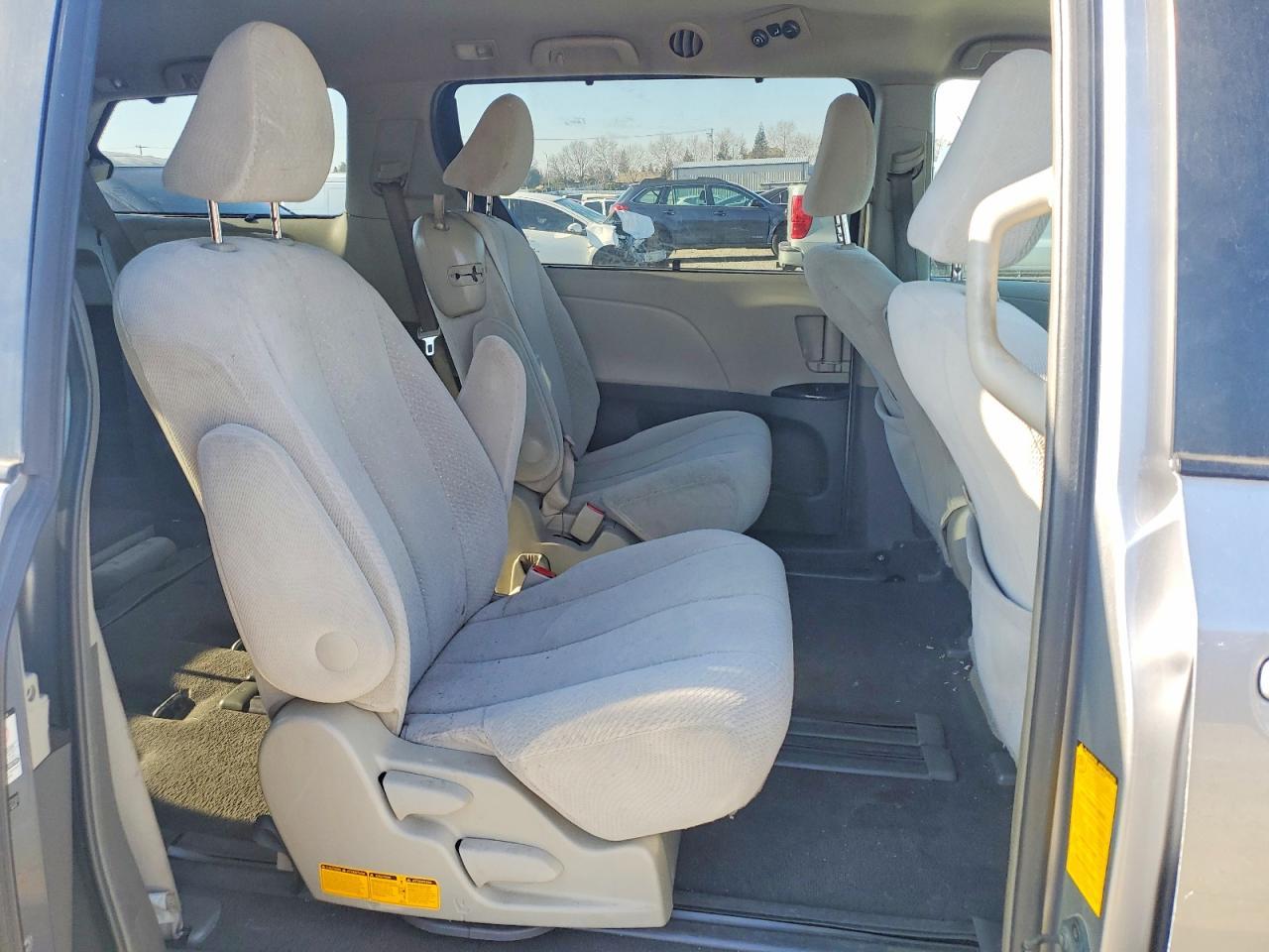 2011 TOYOTA SIENNA