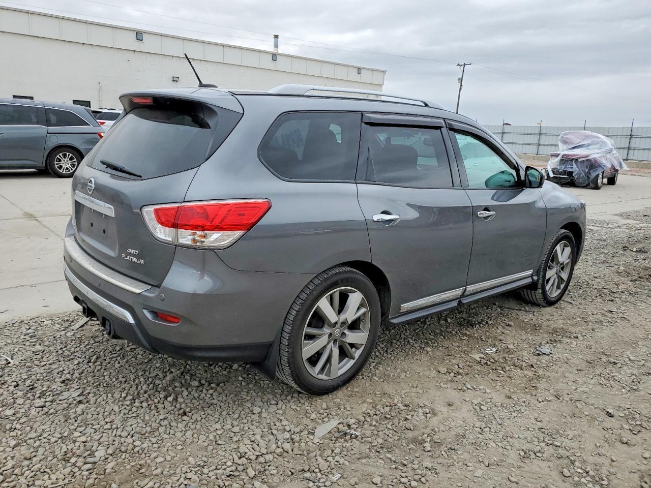 2016 NISSAN PATHFINDER