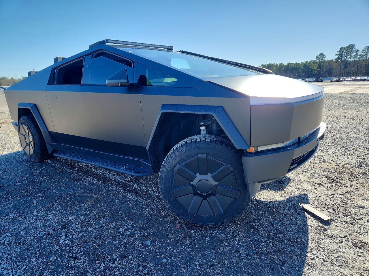 2024 TESLA Cybertruck