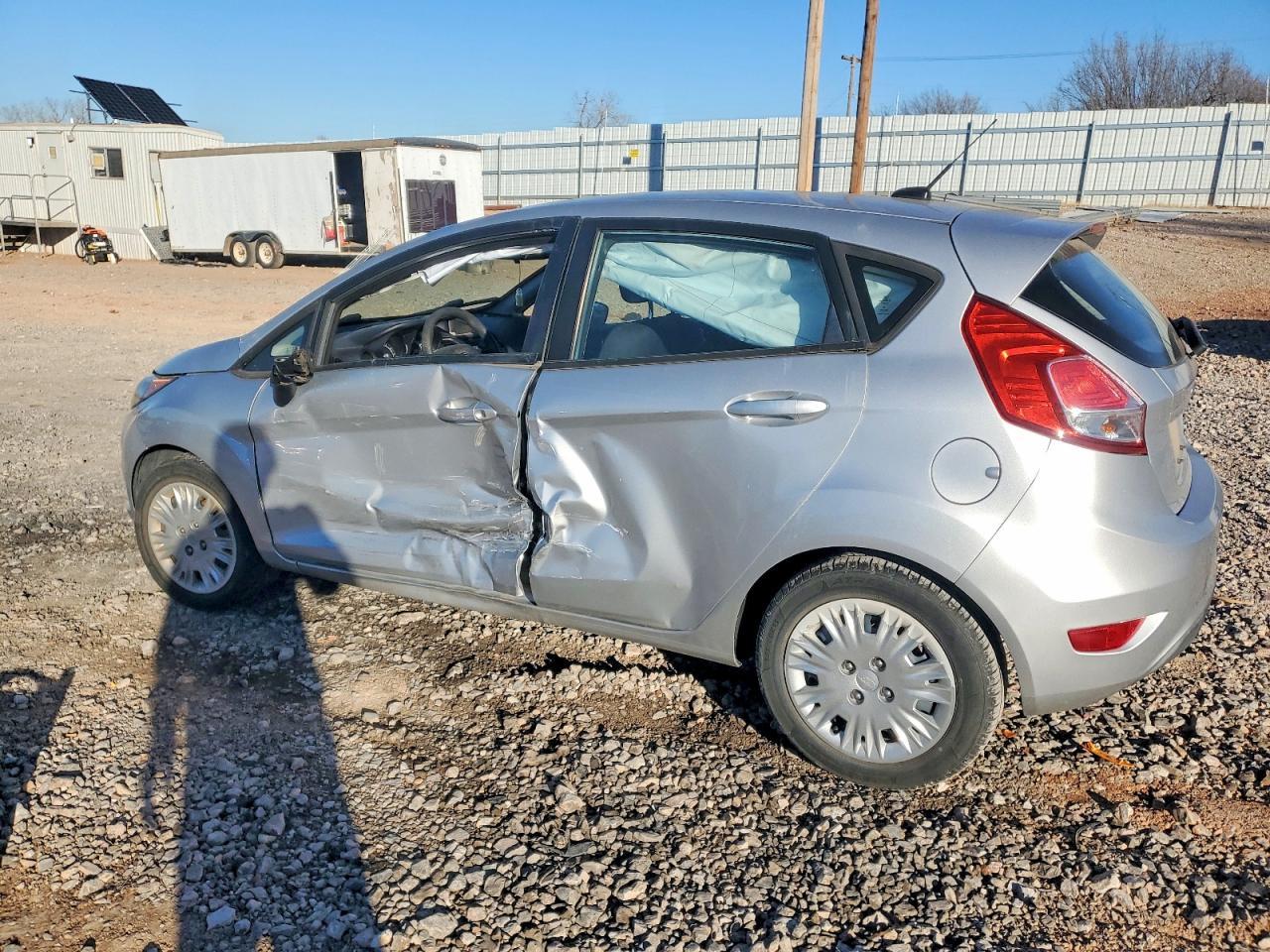 2016 FORD Fiesta